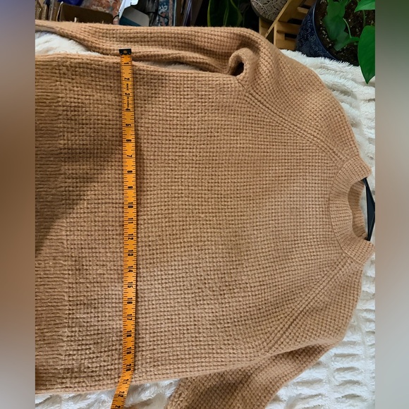 Banana Republic Tan Waffle Knit Crewneck Sweater | Size Large - Picture 5 of 6